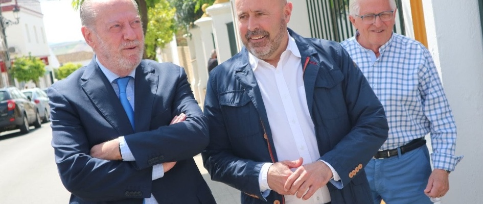 El Alcalde, Curro Gil, con el Presidente de la Diputación