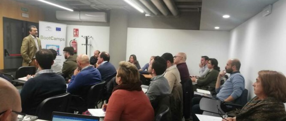 multitud-personas-atienden-formacion-digital_1412268889_112976225_667x375